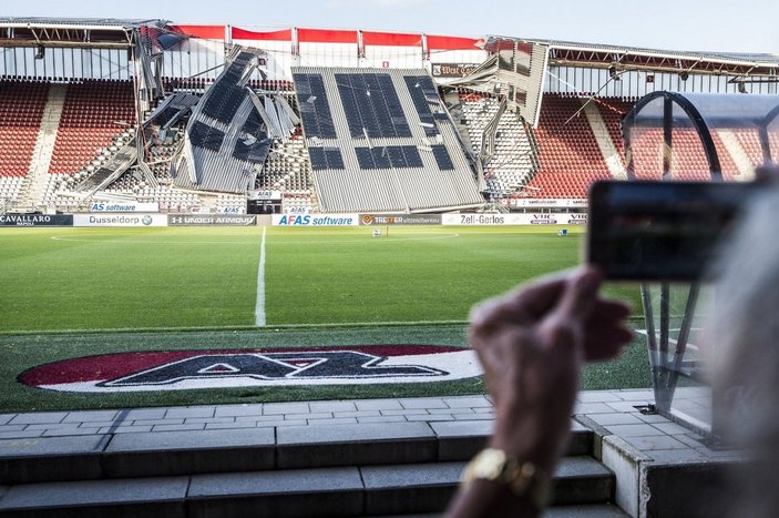 AZ Alkmaar'ın stadının çatısı hortum nedeniyle çöktü