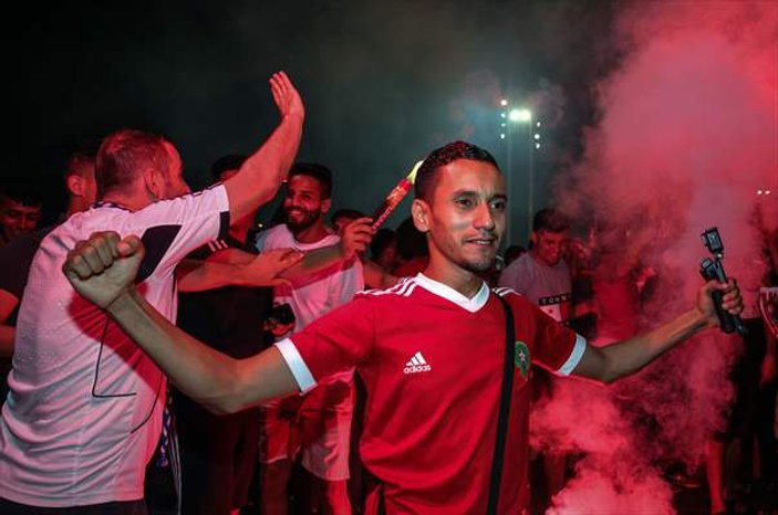 Liverpoollu taraftarların Taksim’de kupa coşkusu