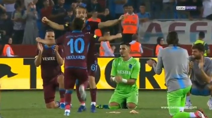 Trabzonspor galibiyeti kolbastı oynayarak kutladı
