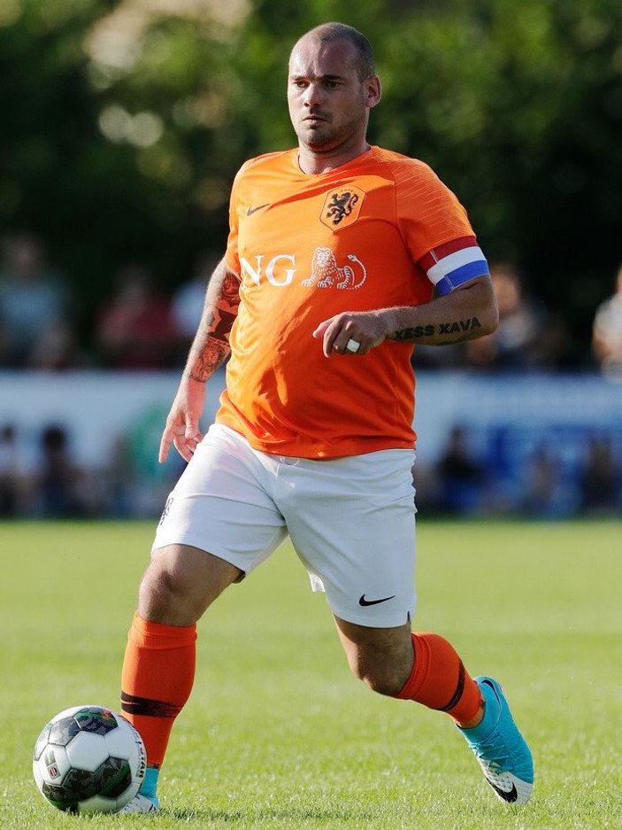 Sneijder frikikten nefis gol attı