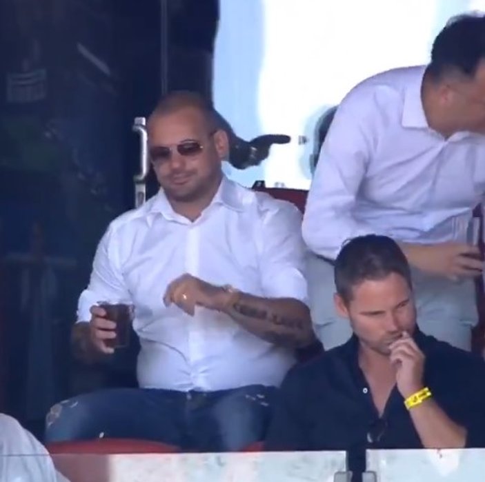 Sneijder frikikten nefis gol attı