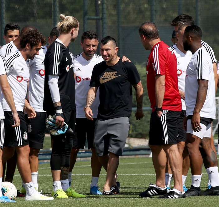 Medel Beşiktaş'tan resmen ayrıldı