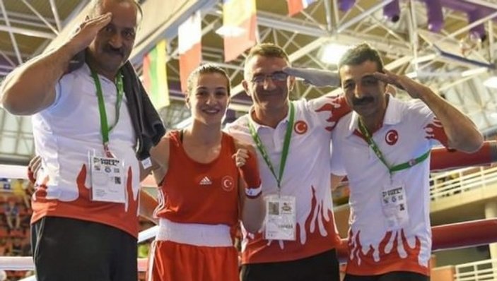 Kadın boksörler Buse Naz ve Elif Güneri Avrupa şampiyonu
