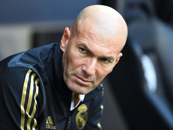 Real Madrid'de Zidane topun ağzında