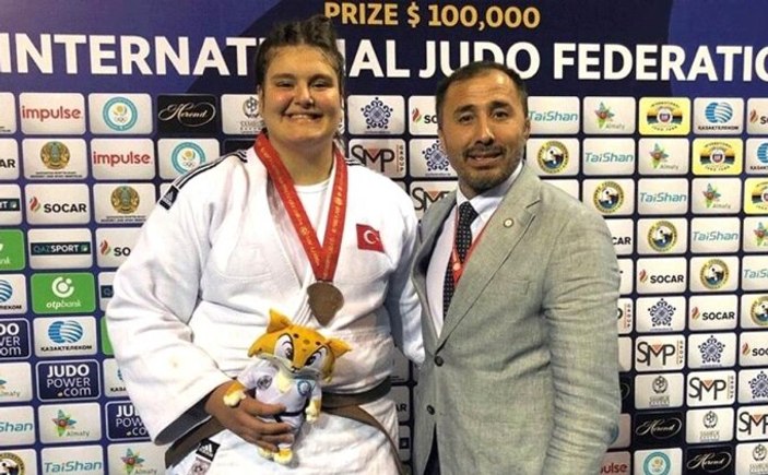 Hilal Öztürk, judoda dünya üçüncüsü oldu