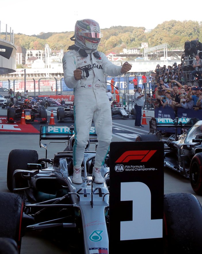 Formula 1'de Rusya Grand Prix'ini Lewis Hamilton kazandı