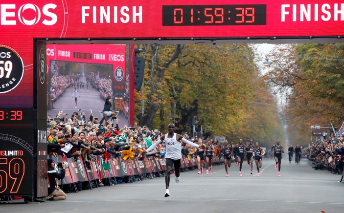 Eliud Kipchoge'den maratonda dünya rekoru