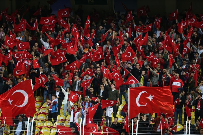 Fransız basını: Tribünde 40 bin Türk olacak