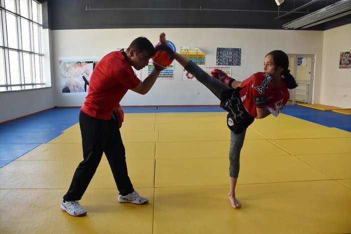 Hakkari'nin altın çocuğu Gizem Muaythai Dünya şampiyonu