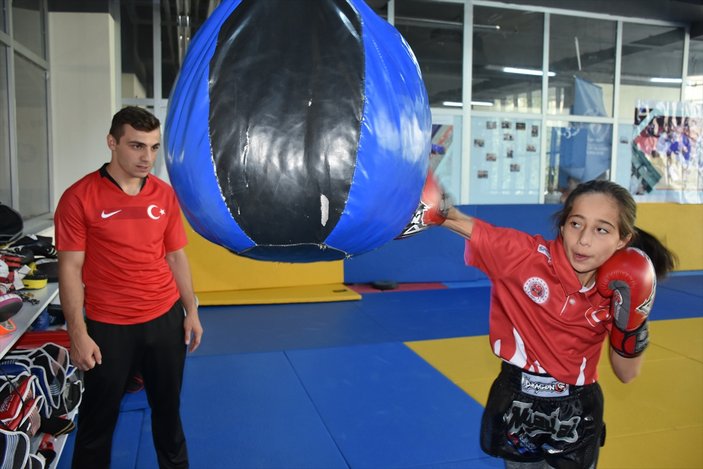 Hakkari'nin altın çocuğu Gizem Muaythai Dünya şampiyonu