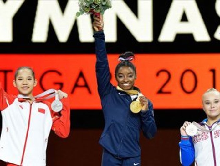 Simone Biles, Scherbo'nun rekoruna ortak oldu