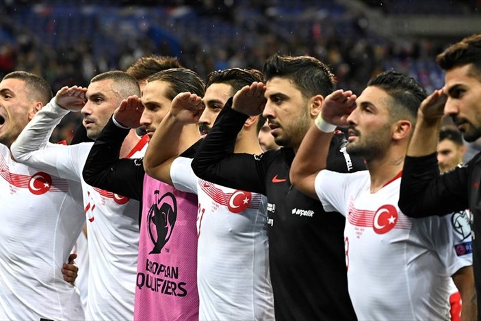 UEFA'dan 'asker selamı' soruşturması