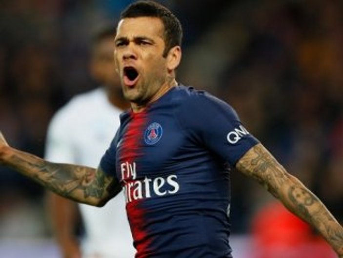 Alves: Paris'te çok ırkçı var