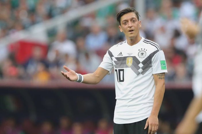 Mesut Özil: Almanlar bana 'Türk domuzu' dedi