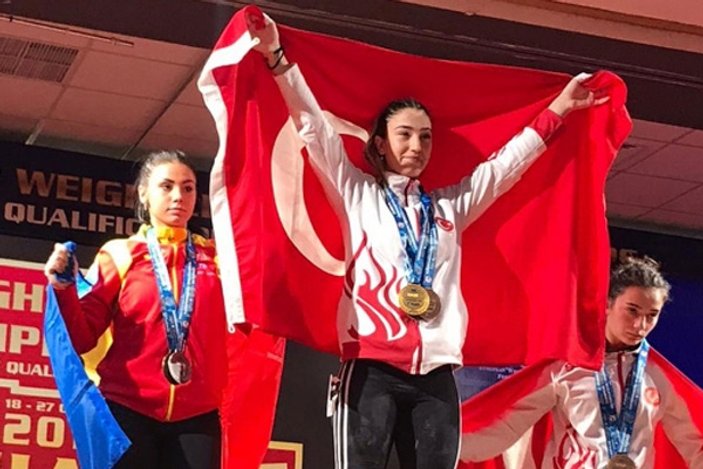 Genç halterci Berfin Altun Avrupa şampiyonu