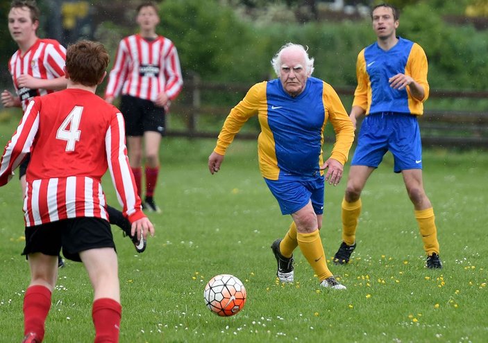 83 yaşındaki futbolcu kendisine kulüp arıyor