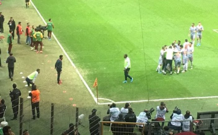 Arda Turan, Başakşehir'in golüne tepkisiz kaldı