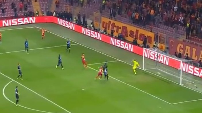 Galatasaray'ın ilk golü Adem'den geldi