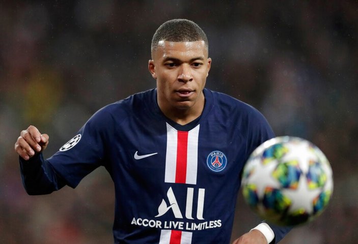 Leonardo: Mbappe PSG'de kalacak