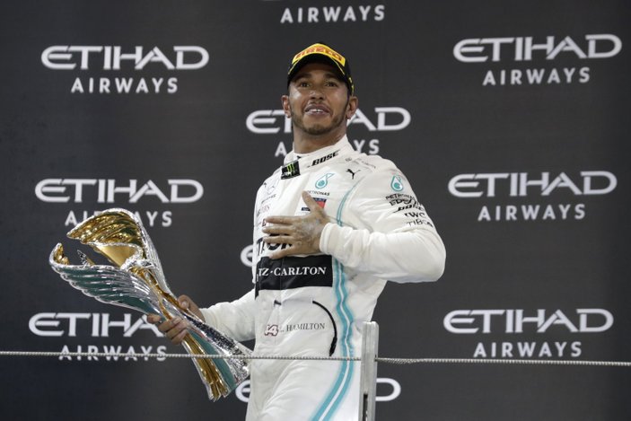 Sezonun son yarışında kazanan Hamilton oldu