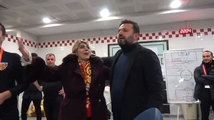 Bülent Uygun, Berna Başkan'ı öptü