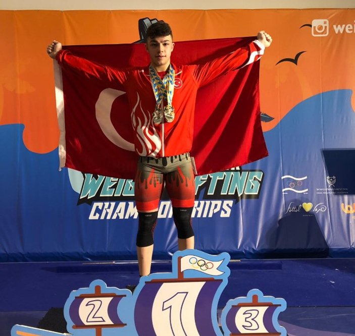 Genç halterci Hakan Şükrü Kurnaz Avrupa Şampiyonu