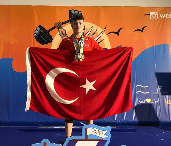 Genç halterci Hakan Şükrü Kurnaz Avrupa Şampiyonu