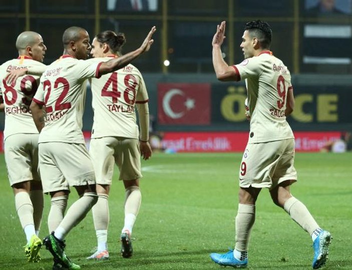 Galatasaray 45 dakikada turu aldı