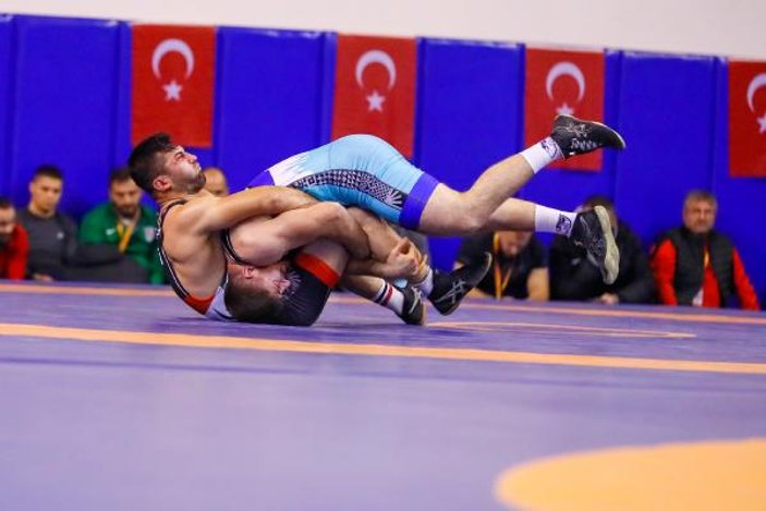 Türkiye Serbest Güreş Şampiyonası'nda ilk şampiyonlar