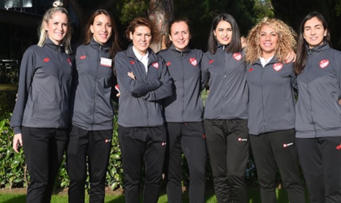Kadın hakemler Süper Lig'de maç yönetmeye hazırlanıyor