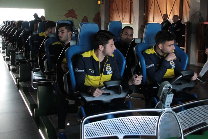 Fenerbahçeli futbolcular hızlı trene bindi