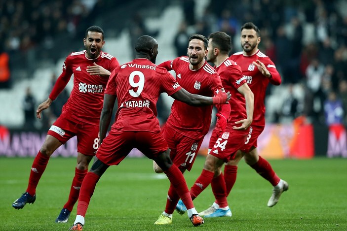 Beşiktaş evinde Sivasspor'a yenildi