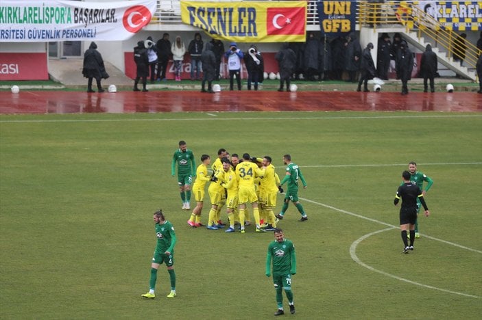 Fenerbahçe yarı finalin kapısını araladı