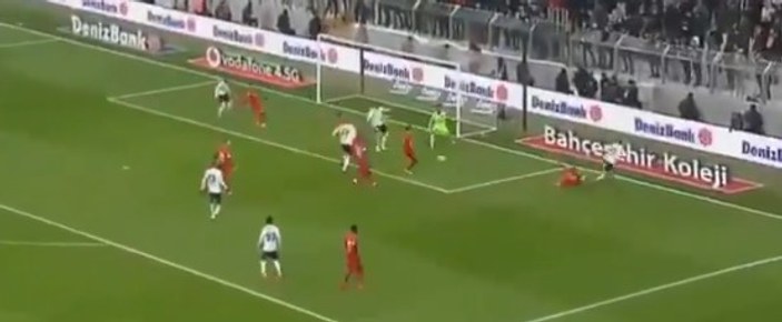 Boateng ilk maçında topukla gol attı