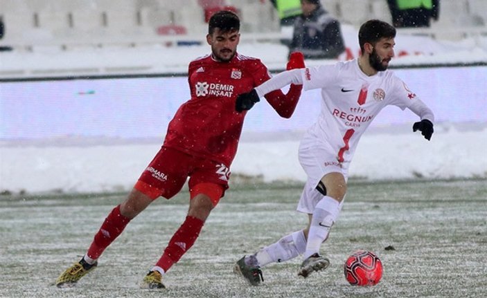 Lider Sivasspor kupada Antalyaspor'a elendi