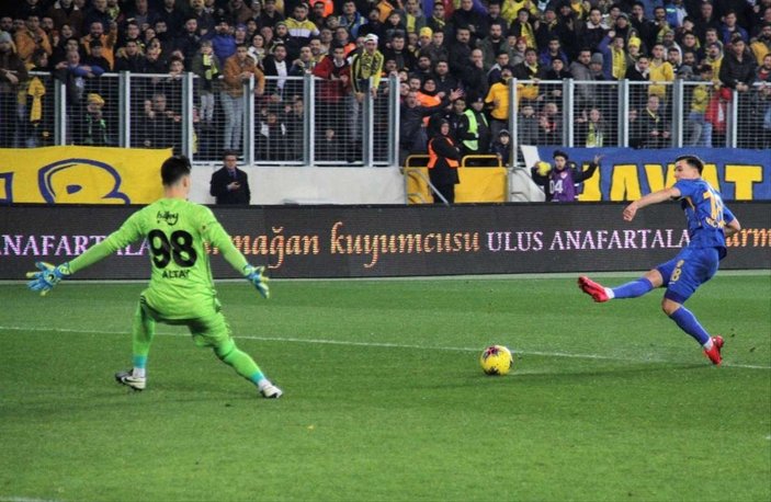 Fenerbahçe'de Altay Bayındır'dan korkutan istatistik