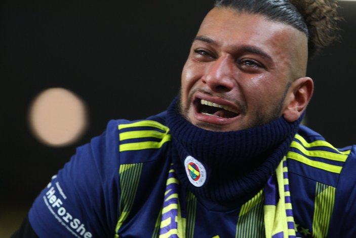 Kadıköy'de ağlayan Fenerbahçeliler