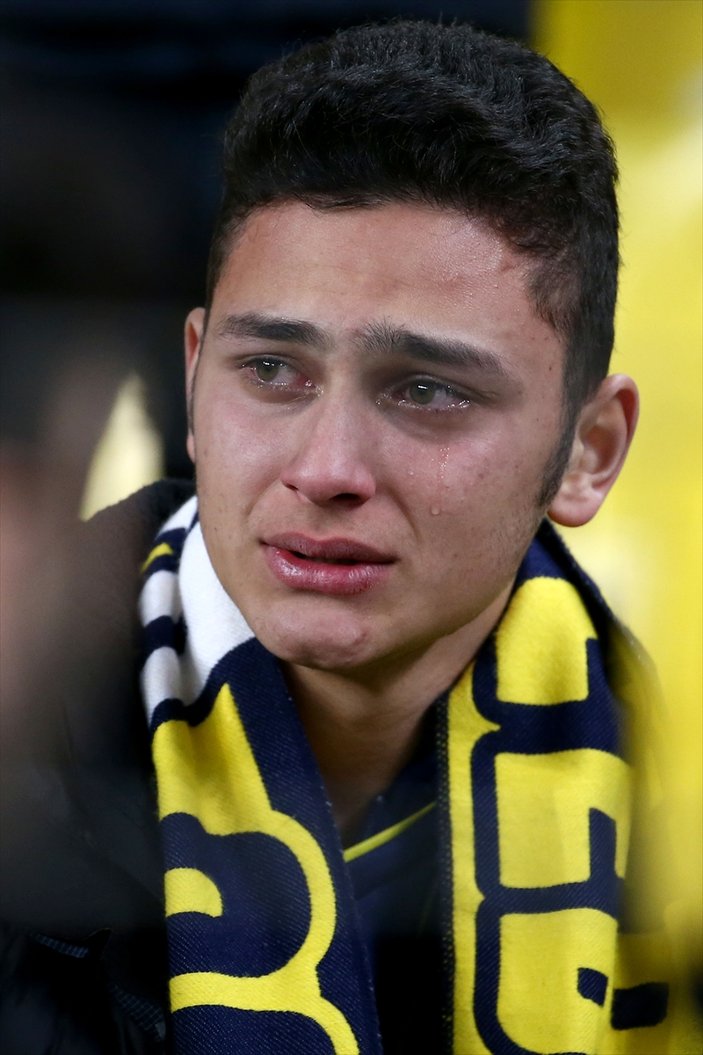 Kadıköy'de ağlayan Fenerbahçeliler