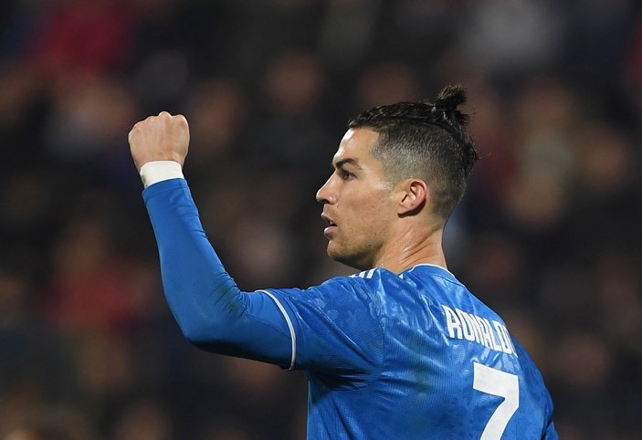 Ronaldo çıktığı bininci maçta gol attı