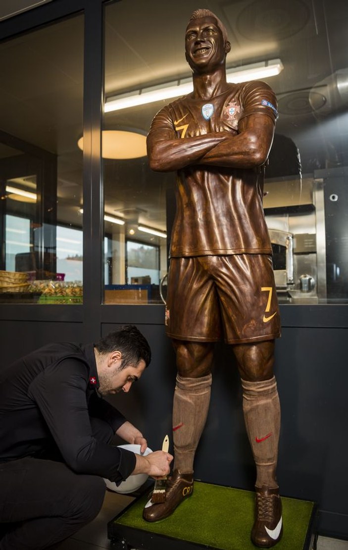 Ronaldo'nun çikolatadan heykeli yapıldı