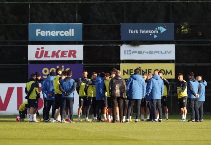 Ersun Yanal'dan futbolculara: Fenerbahçe pes etmez