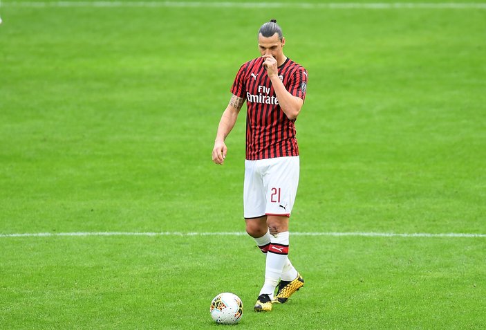Zlatan Ibrahimovic, özel uçağıyla İtalya'dan ayrıldı