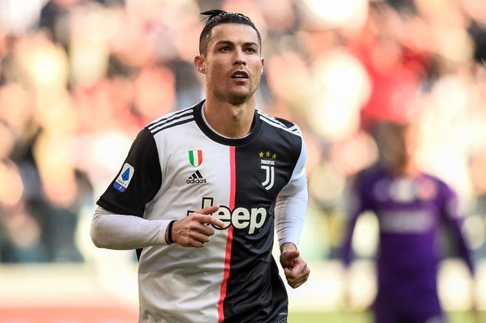 Ronaldo, 'ilk milyar dolarlık futbolcu' oldu
