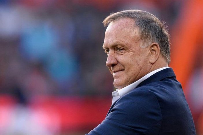 Feyenoord, Advocaat'ın sözleşmesini uzattı