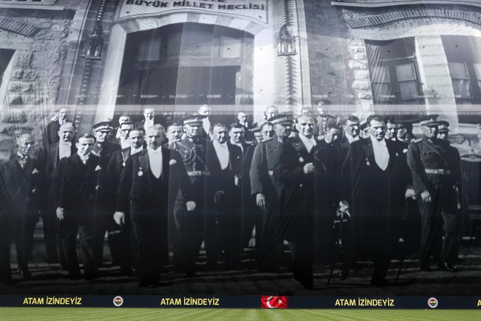 Fenerbahçe'den 23 Nisan için dev pankart