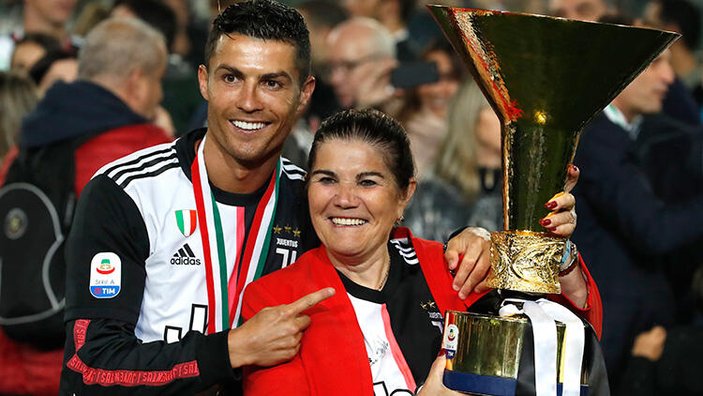 Ronaldo'nun annesine aldığı araba