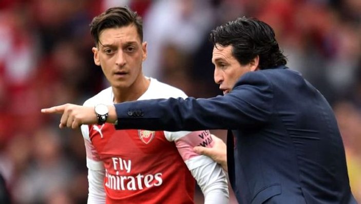 Emery: Mesut Özil'in kaptan olmasını futbolcular istemedi