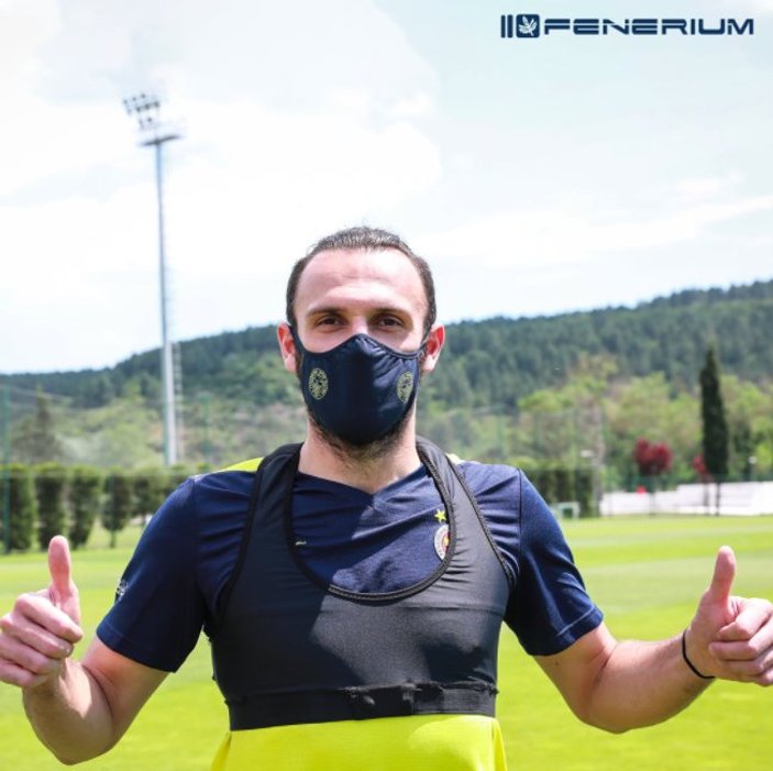 Ali Koç, F.Bahçe logolu maske taktı