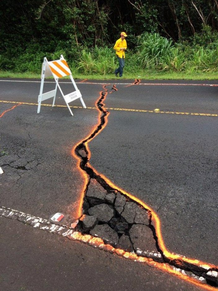 Hawaii'de yeni volkanik krater oluştu