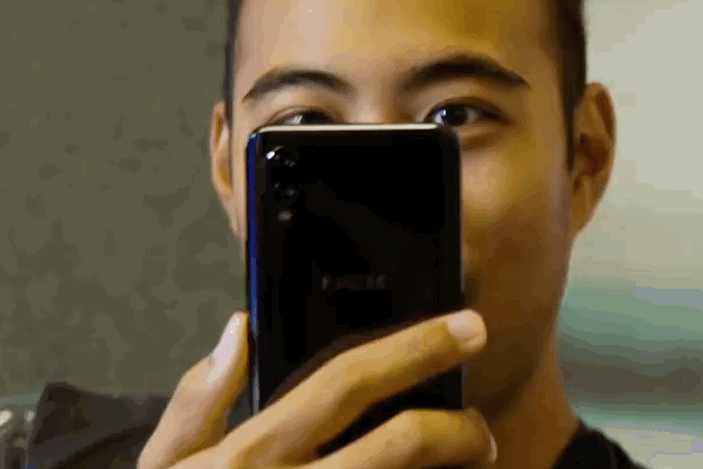 Samsung, telefonlardaki ön kamerayı ekranın içine yerleştirecek